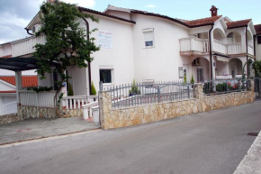 Отель Apartments Gavric  Трогир